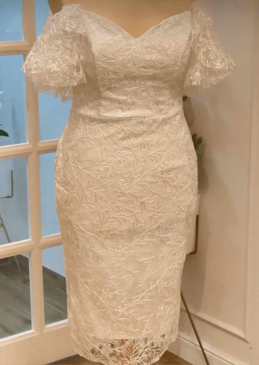 NAÏA: robe courte dentelle fine - Aube Couture